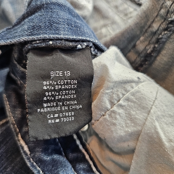 Cute Jeans with Fun Pockets and distressed Detail. Seductions FD. - Picture 6 of 11